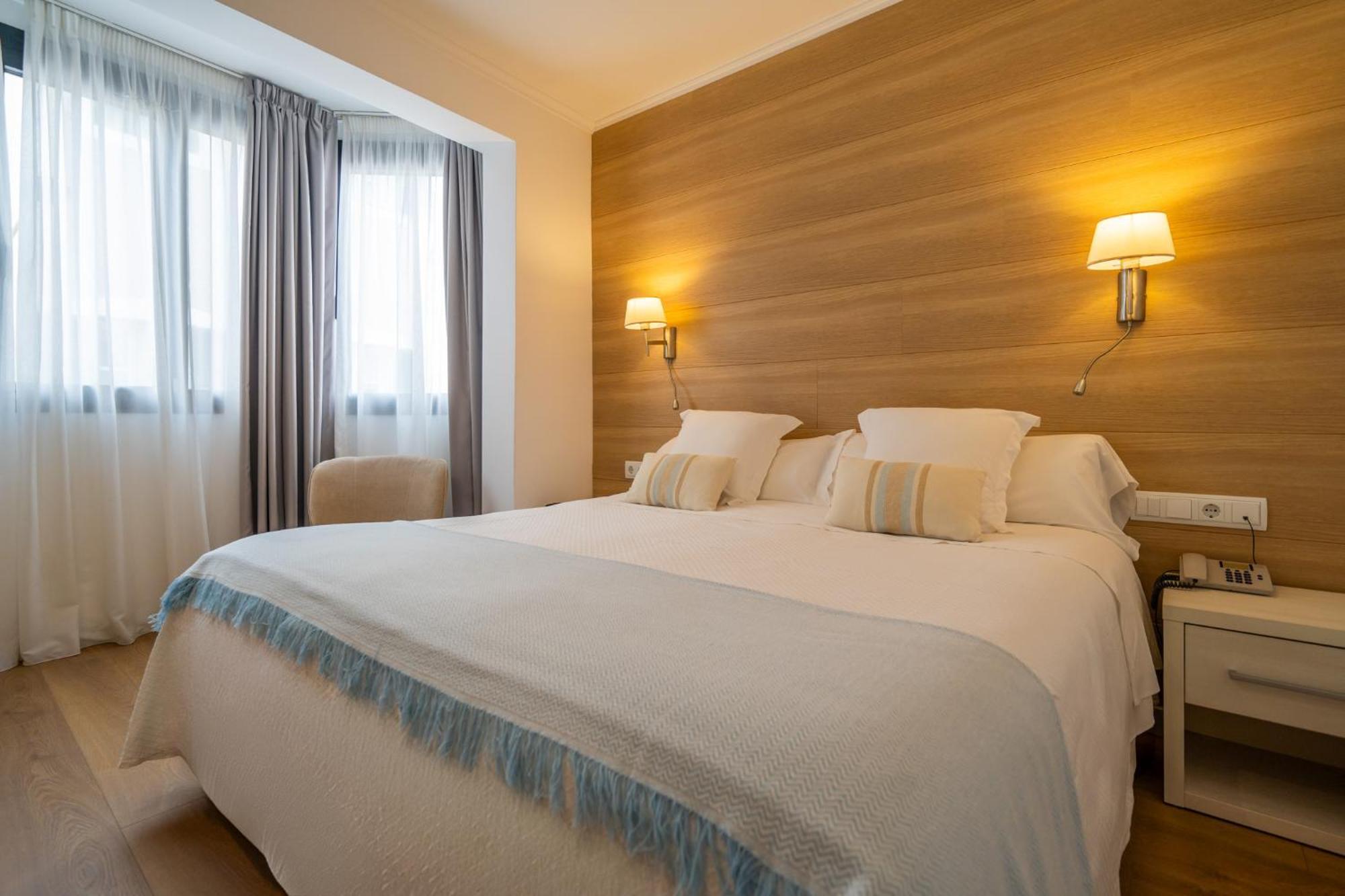 Hostal Menurka Ciutadella  Buitenkant foto