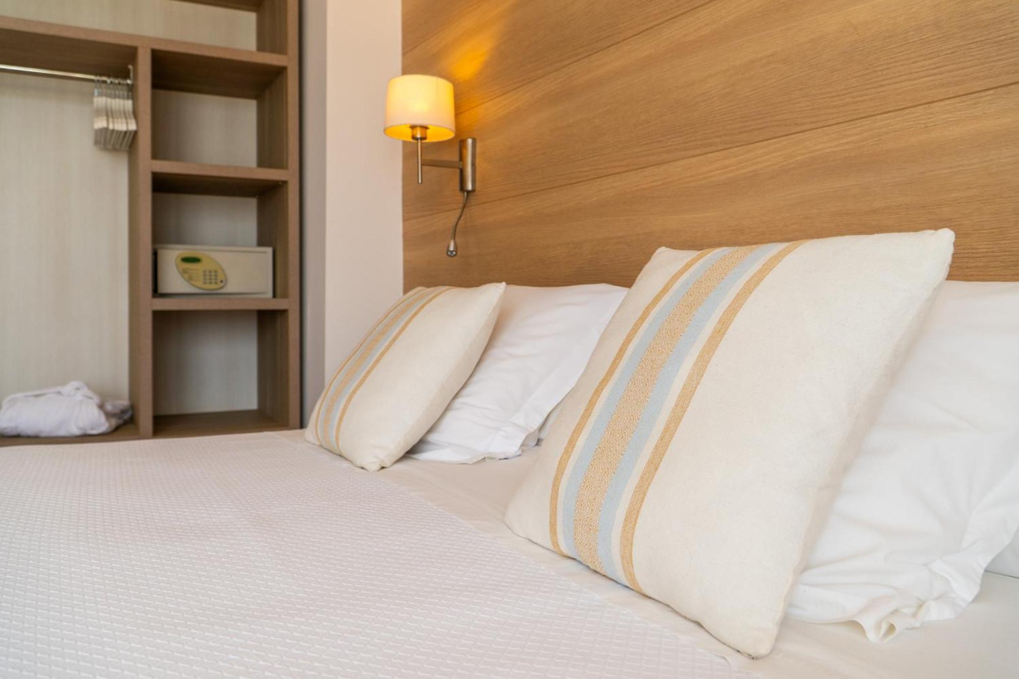 Hostal Menurka Ciutadella  Buitenkant foto