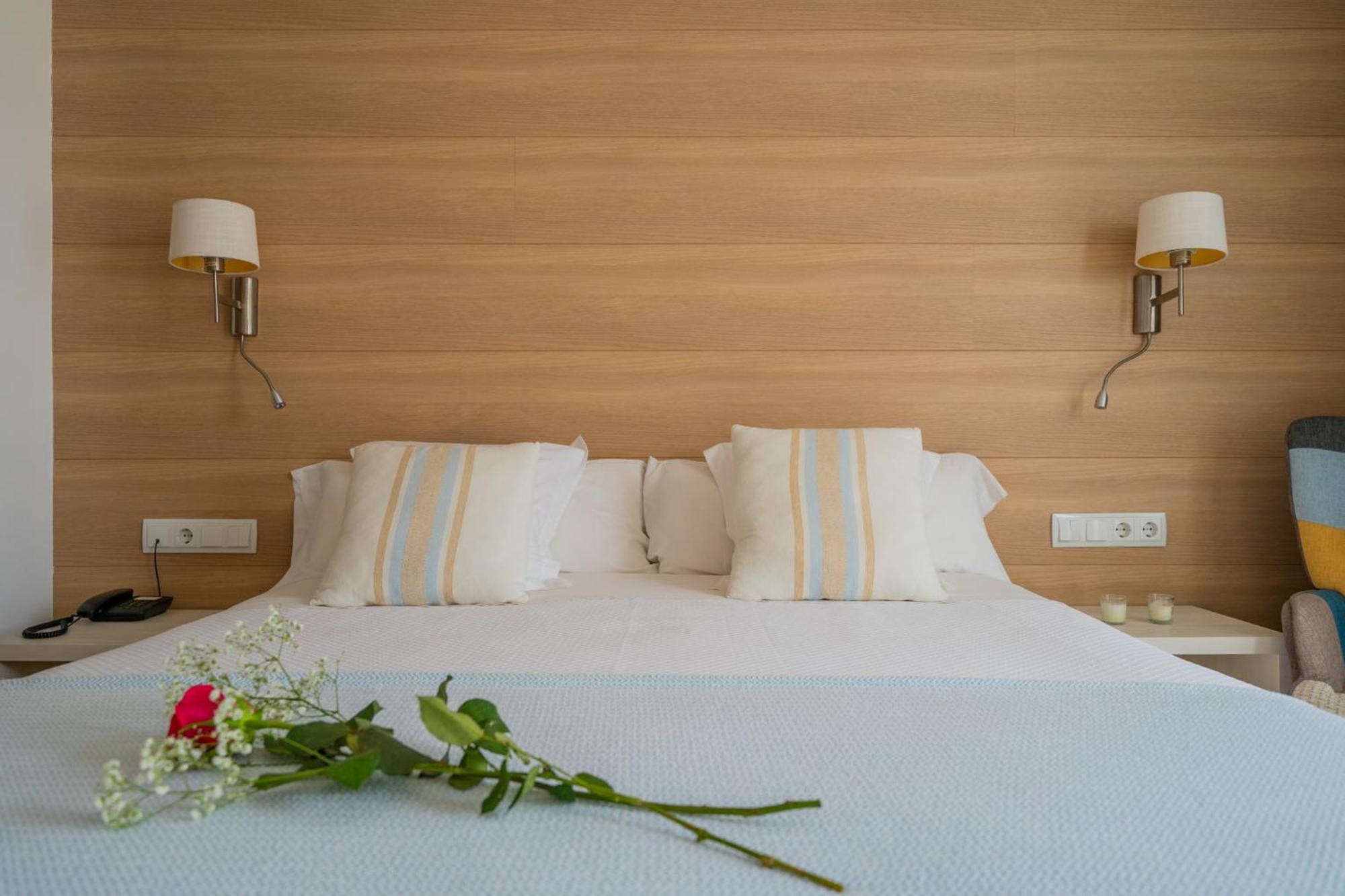 Hostal Menurka Ciutadella  Buitenkant foto