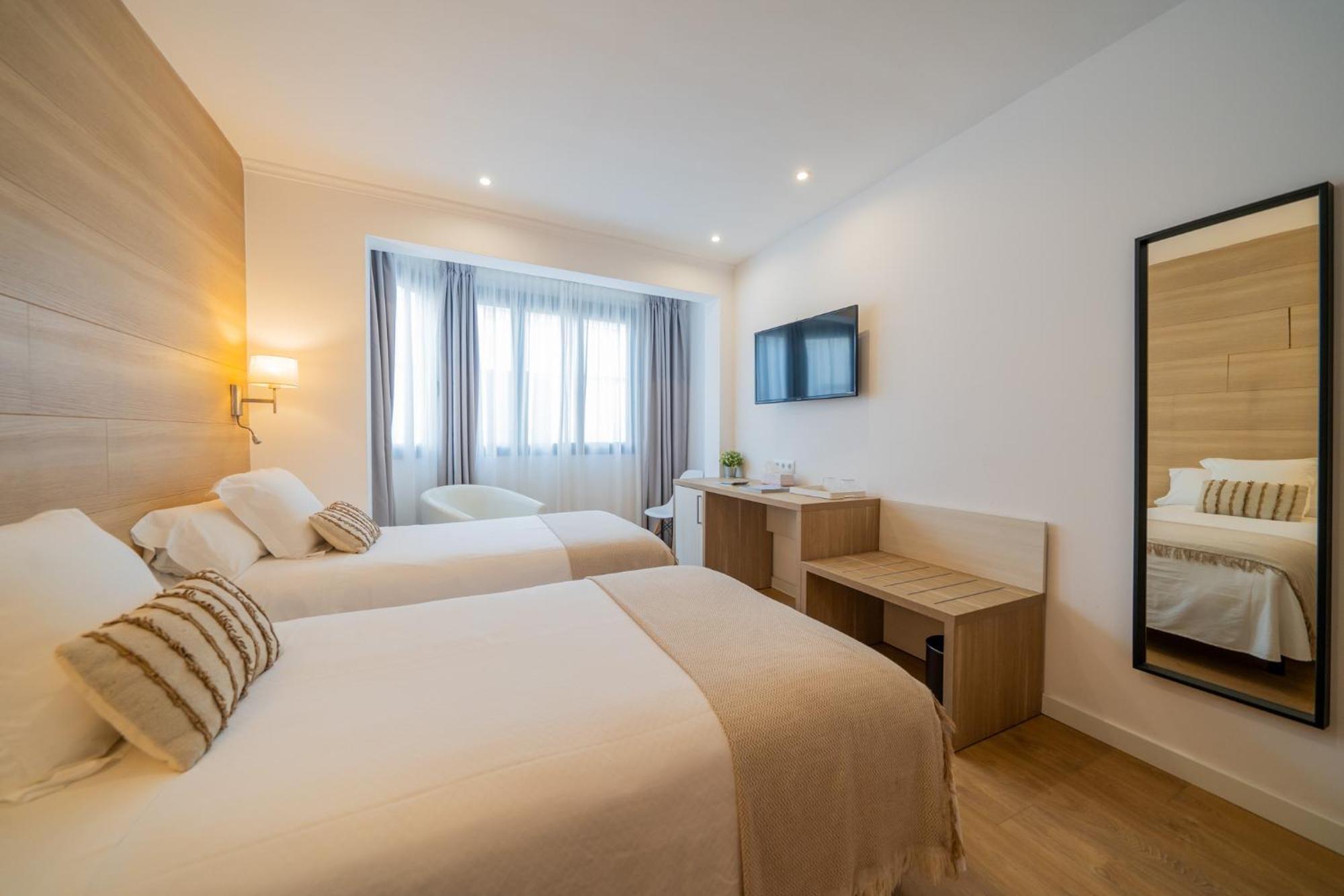Hostal Menurka Ciutadella  Buitenkant foto