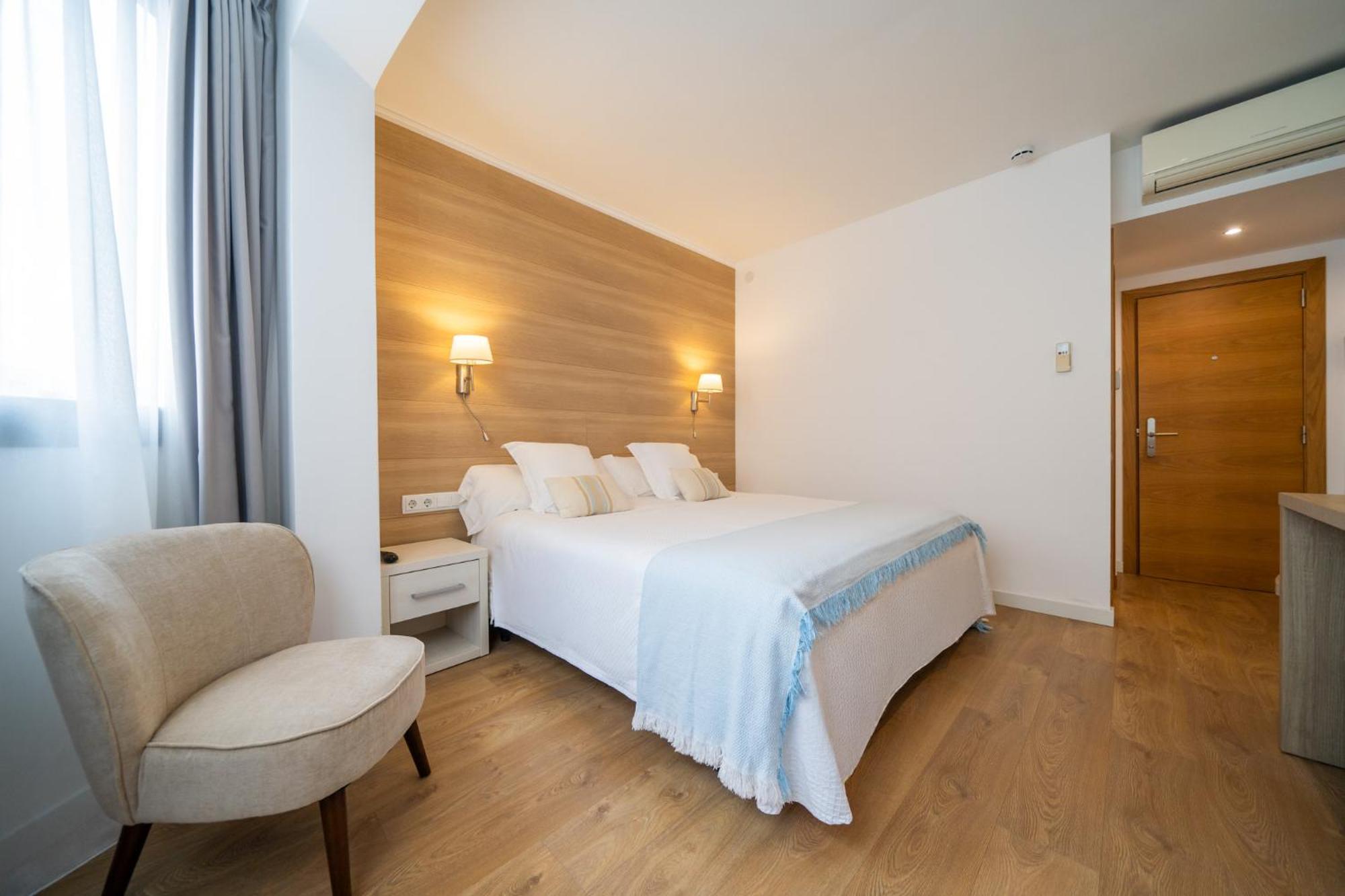 Hostal Menurka Ciutadella  Buitenkant foto