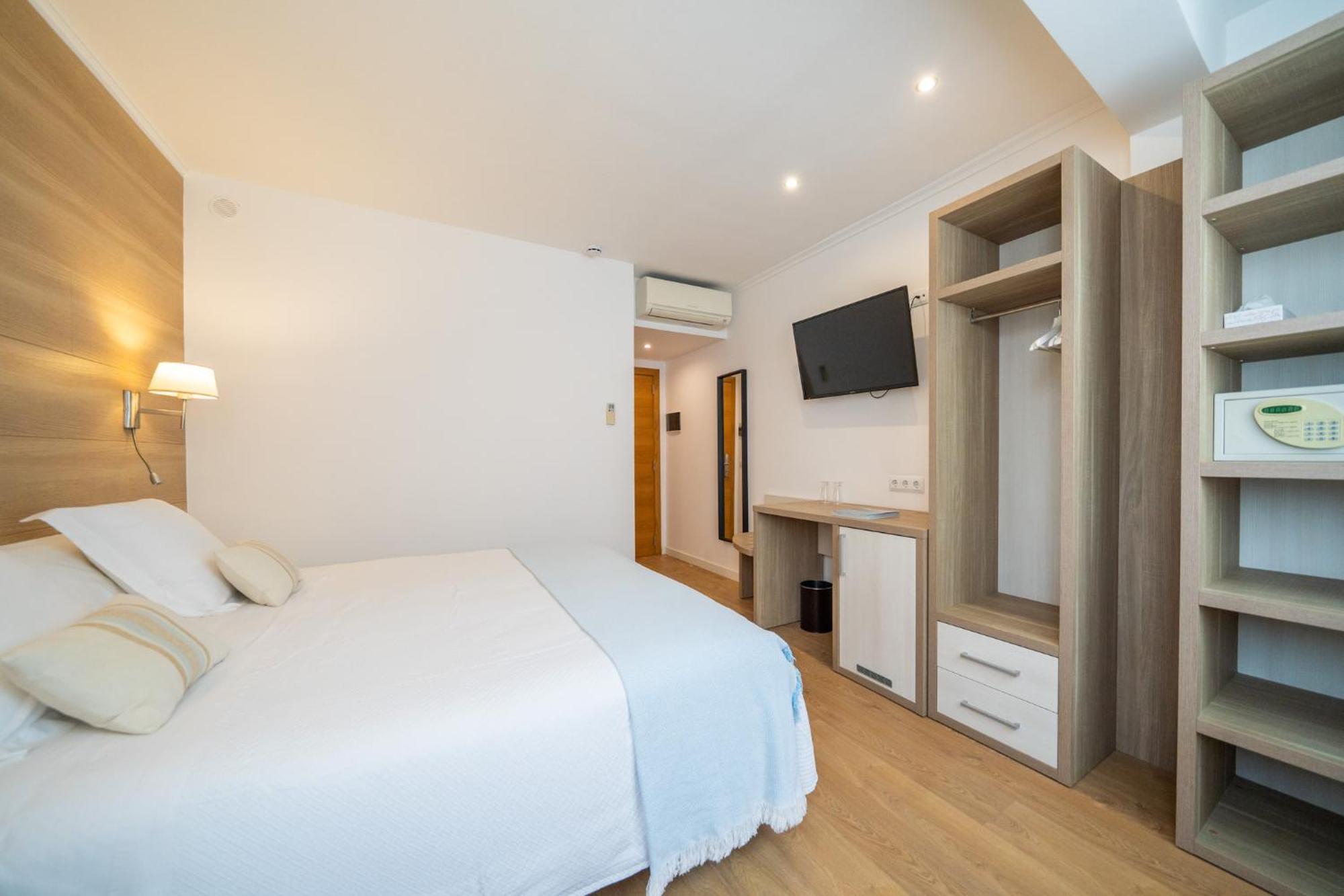 Hostal Menurka Ciutadella  Buitenkant foto