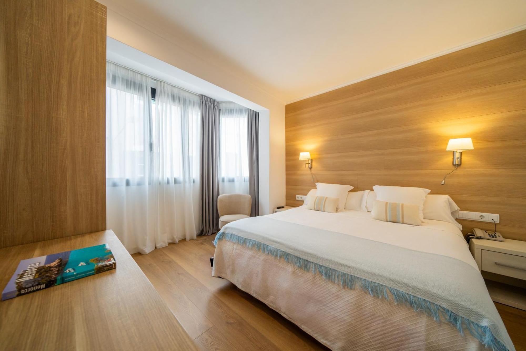 Hostal Menurka Ciutadella  Buitenkant foto
